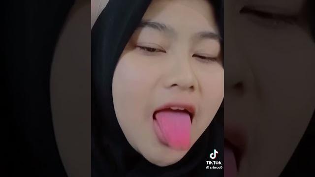 Sukanya main lidah Sukanya main lidah
