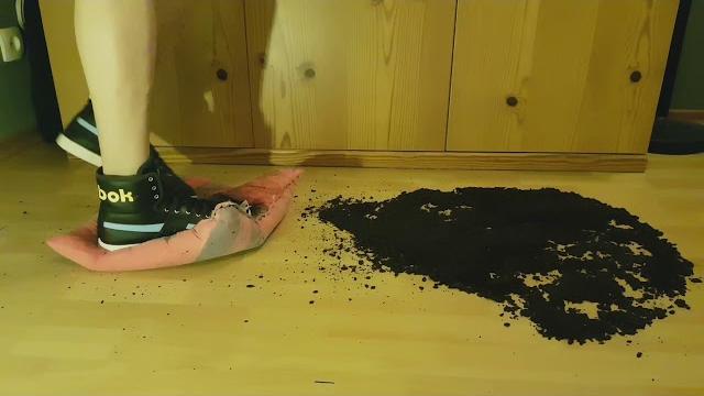 Trample doormat pillow with mud under my reebok top down crush fetish asmr #crushfetish_8989 Trample doormat pillow with mud under my reebok top down crush fetish asmr #crushfetish_8989