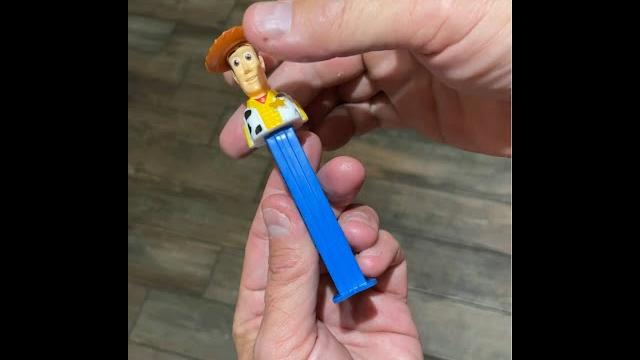 Pez dispenser tutorial Pez dispenser tutorial