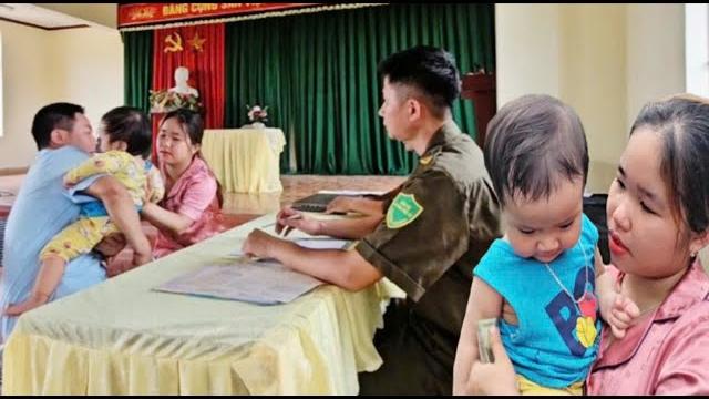 The child's mother came to pick up her child and thanked ceo sóng for raising the child The child's mother came to pick up her child and thanked ceo sóng for raising the child