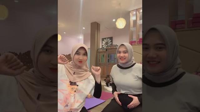 Couple yoga hamil Couple yoga hamil