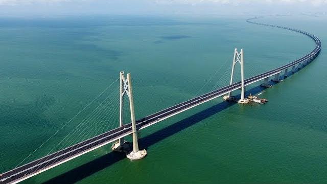 Crossing an ocean: the hong kong-zhuhai-macau bridge Crossing an ocean: the hong kong-zhuhai-macau bridge