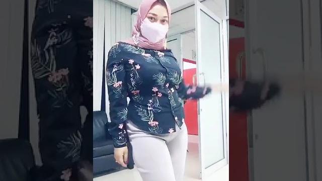 Tante jilbab Tante jilbab