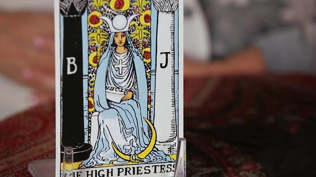 How to read the high priestess card | tarot cards How to read the high priestess card | tarot cards