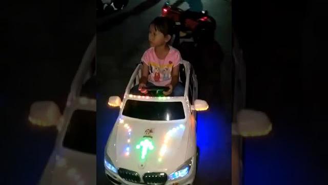 Mbak yaya main mobil mobilan Mbak yaya main mobil mobilan