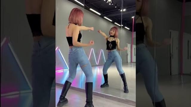 221 #快手舞蹈季 #动感扭胯舞 221 #快手舞蹈季 #动感扭胯舞