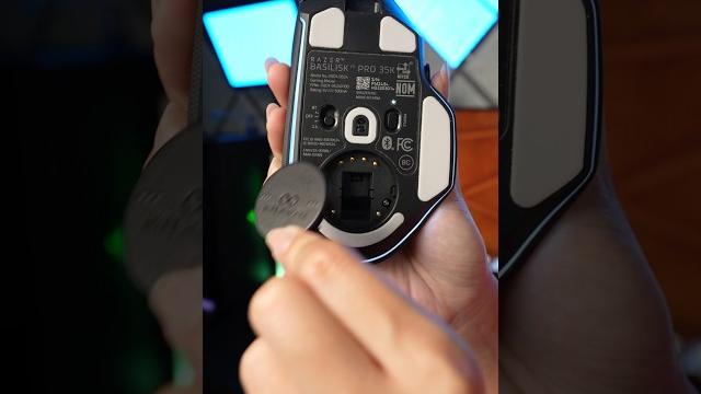 Keep your mouse powered as you play with the razer hyperflux v2 wireless charging system. Keep your mouse powered as you play with the razer hyperflux v2 wireless charging system.