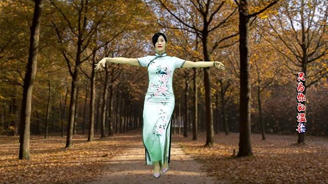 广场舞《听闻远方有你》慢三舞步,醉人好看! 广场舞《听闻远方有你》慢三舞步,醉人好看!