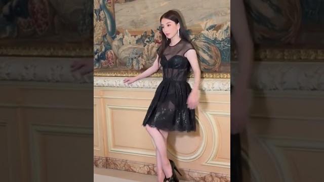 天王嫂#方媛 现身巴黎时装周,原本只是普通一模特,却成功俘获郭富城芳心,这身材面容是真的好 天王嫂#方媛 现身巴黎时装周,原本只是普通一模特,却成功俘获郭富城芳心,这身材面容是真的好