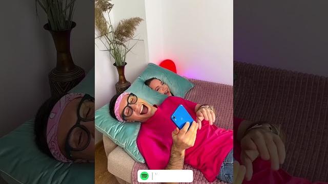 Easy pillow prank on friend || "sue dj, polar - busy bee” on spotify (link in the comments) Easy pillow prank on friend || "sue dj, polar - busy bee” on spotify (link in the comments)