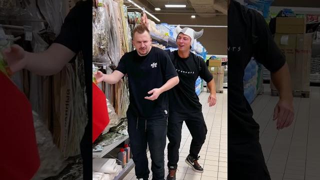 Head massage prank who reacts funnier: girl or boy? Head massage prank who reacts funnier: girl or boy?