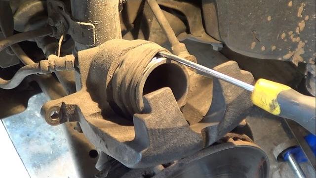 Что делать чтобы суппорты не клинило (disc brake calipers) Что делать чтобы суппорты не клинило (disc brake calipers)