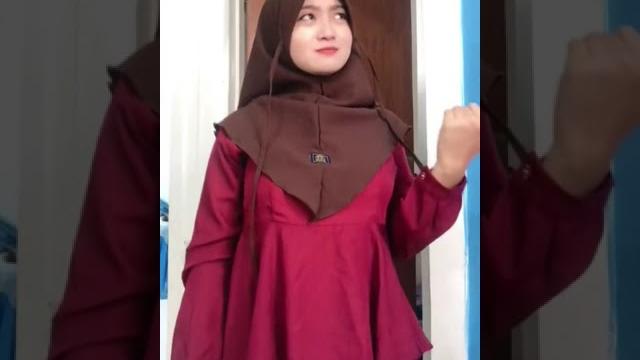Mom biti cewek imut "ganteng doang, depan gang" baju merah. asli capek bikin baper #shorts #bigo Mom biti cewek imut "ganteng doang, depan gang" baju merah. asli capek bikin baper #shorts #bigo