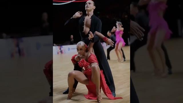 Больше видео в нашем тг(ссылка в профиле) #бальныетанцы #dance #красота #ballroomdance #спорт Больше видео в нашем тг(ссылка в профиле) #бальныетанцы #dance #красота #ballroomdance #спорт